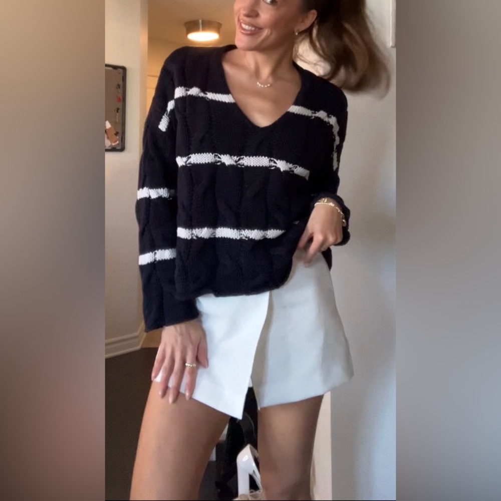 Zara V-Neck Sweater in Navy blue and White